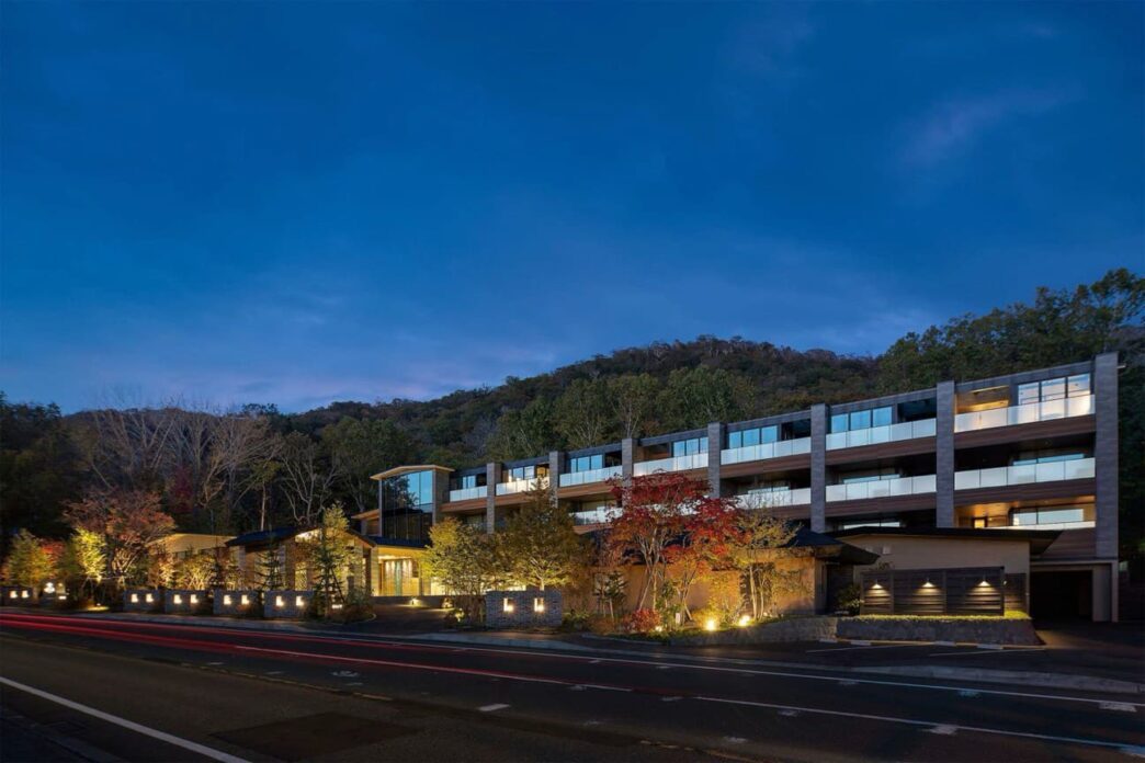 Lake Shikotsu Tsuruga Besso Ao No Za Hotel Review