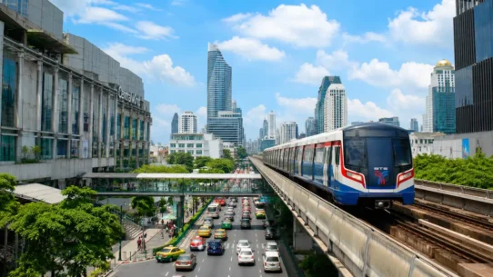 Bangkok transportation guide showing BTS Skytrain, MRT, Airport Rail Link, river boat and taxi options