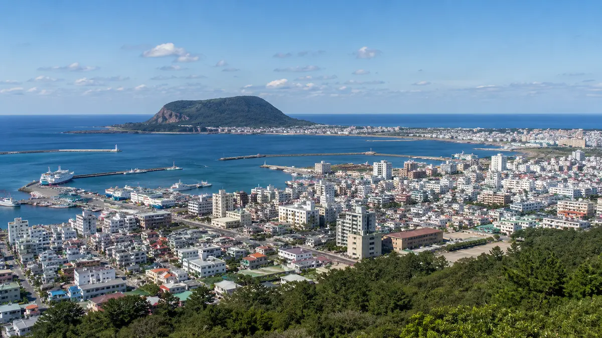 Best areas to stay in Jeju City including Dongmun, Yeondong, Iho Tewoo, Aewol and Hamdeok