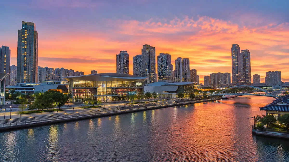 Best budget hotels in Incheon compared by airport transport, room size, price and luggage convenience