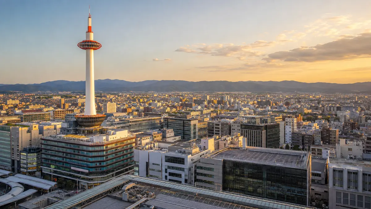 Best budget hotels in Kyoto compared by location, room size and luggage convenience