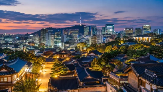A traveler comparing the best budget hotels in Seoul by location, transport and room size