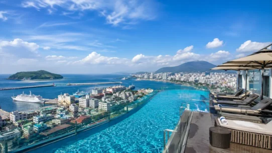 Family-friendly hotels in Jeju City near the airport, shopping and Dongmun Market