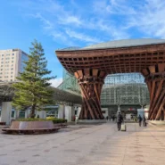 Traveler choosing among the best hotels near Kanazawa Station