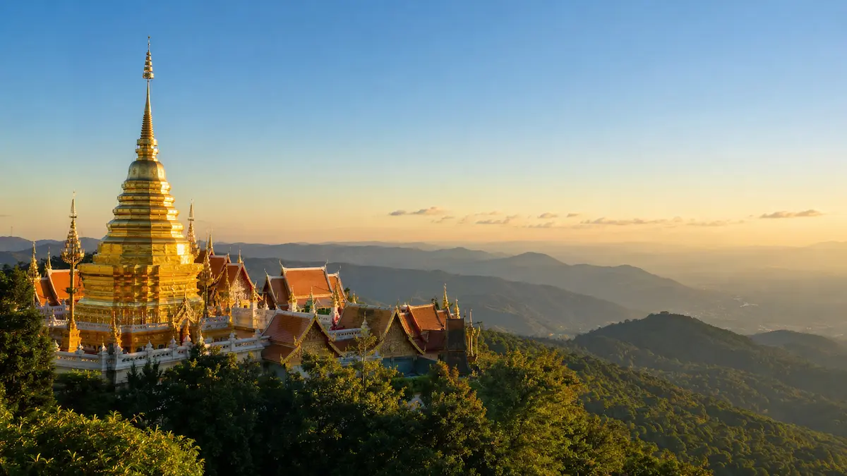 Chiang Mai seasonal travel guide showing the best time to visit for weather, crowds, prices and festivals