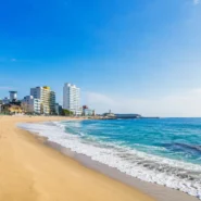 Gyeongpo Beach and spring blossoms in Gangneung, South Korea, illustrating the best time to visit Gangneung