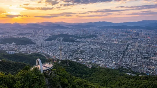 Daegu 5-day itinerary featuring Seomun Market, Apsan Observatory, E-World, Palgongsan and Suseongmot Lake