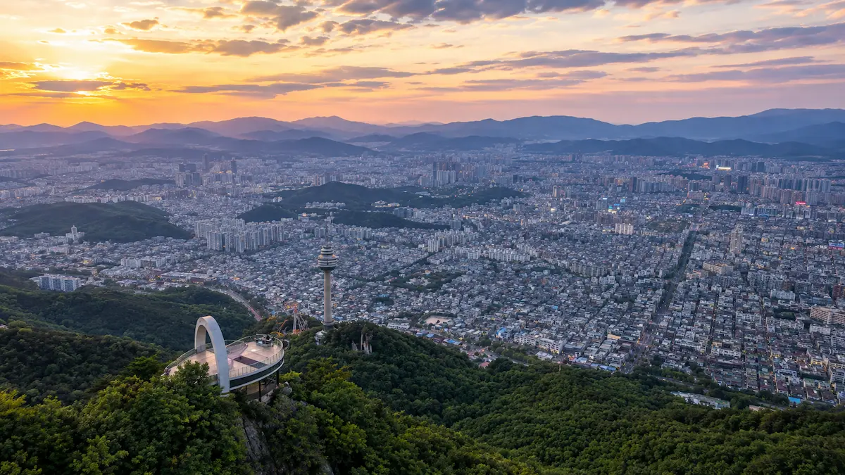 Daegu 5-day itinerary featuring Seomun Market, Apsan Observatory, E-World, Palgongsan and Suseongmot Lake