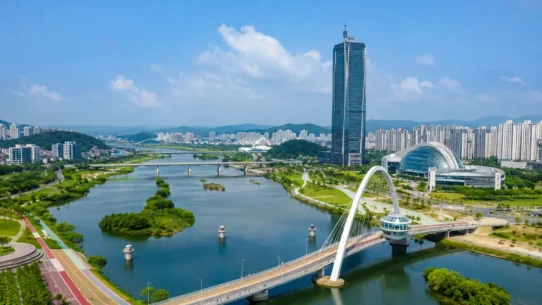 Daejeon travel guide view of Expo Bridge and the city skyline in South Korea