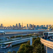 Comparison of train, monorail, limousine bus and taxi options from Haneda Airport to Tokyo