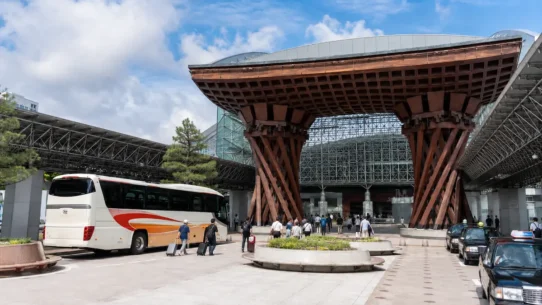 Travel options from Komatsu Airport to Kanazawa city center including airport bus, train, taxi and rental car
