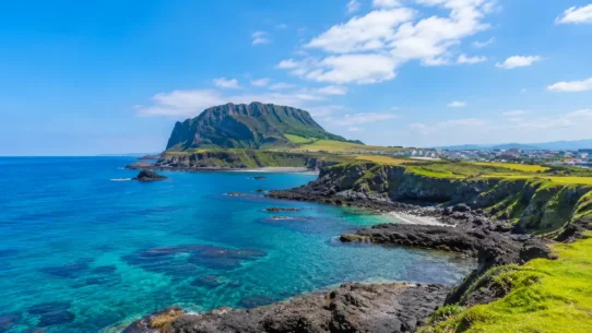 Efficient five-day Jeju itinerary covering Jeju City, eastern UNESCO sights, Hallasan and the west coast without unnecessary backtracking