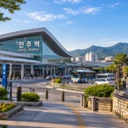 Travelers choosing transport from Jeonju Station to Jeonju city center and Hanok Village