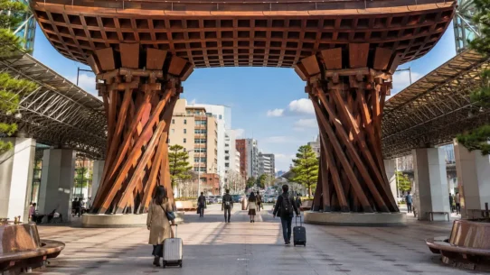 Travelers choosing transport from Kanazawa Station to Kanazawa city center