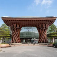 Kanazawa transportation guide showing buses, trains, walking routes and Kanazawa Station tips
