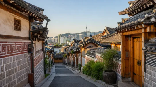 Traditional hanok rooftops in Jeonju with a practical three-day Jeonju itinerary for first-time visitors
