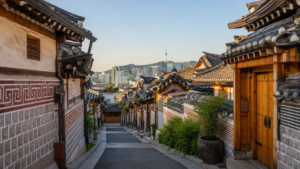 Traditional hanok rooftops in Jeonju with a practical three-day Jeonju itinerary for first-time visitors