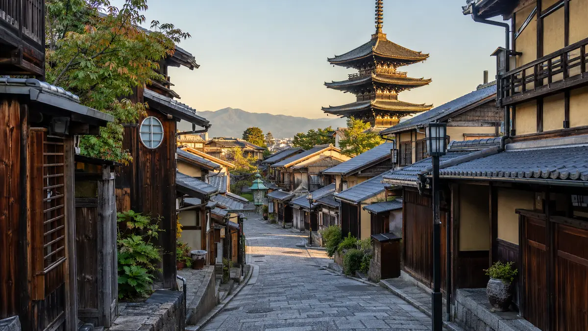 A crowd-smart three-day Kyoto itinerary covering Fushimi Inari, Higashiyama, Arashiyama, Kinkaku-ji, Nijo Castle and Gion