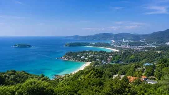 Phuket transportation guide showing airport buses, taxis and local travel options