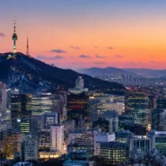 Traveler planning a Seoul travel budget with Korean won, subway card, food and hotel costs