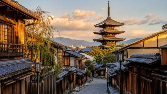 Traditional Kyoto street illustrating the best areas to stay in Kyoto for first-time visitors
