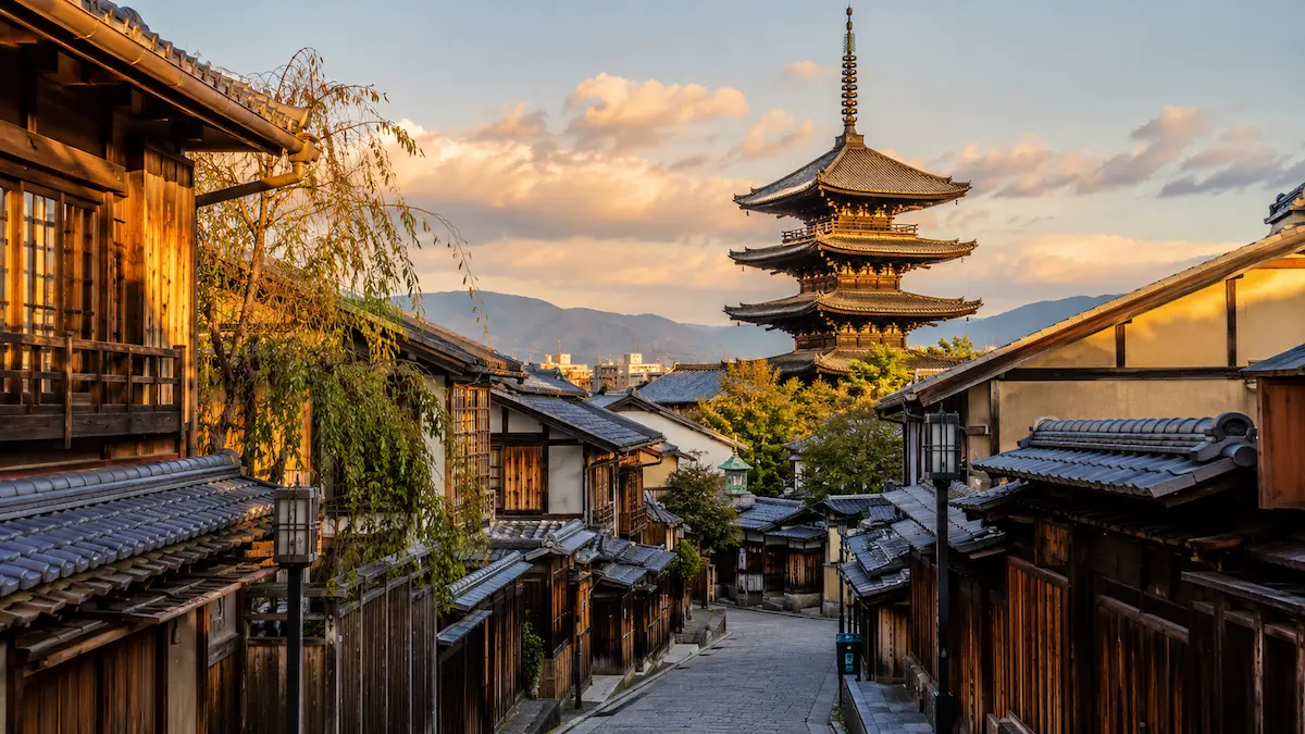 Traditional Kyoto street illustrating the best areas to stay in Kyoto for first-time visitors