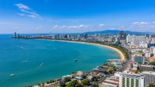 Pattaya coastline showing the best areas to stay for first-time visitors including Central Pattaya, Jomtien and Wong Amat