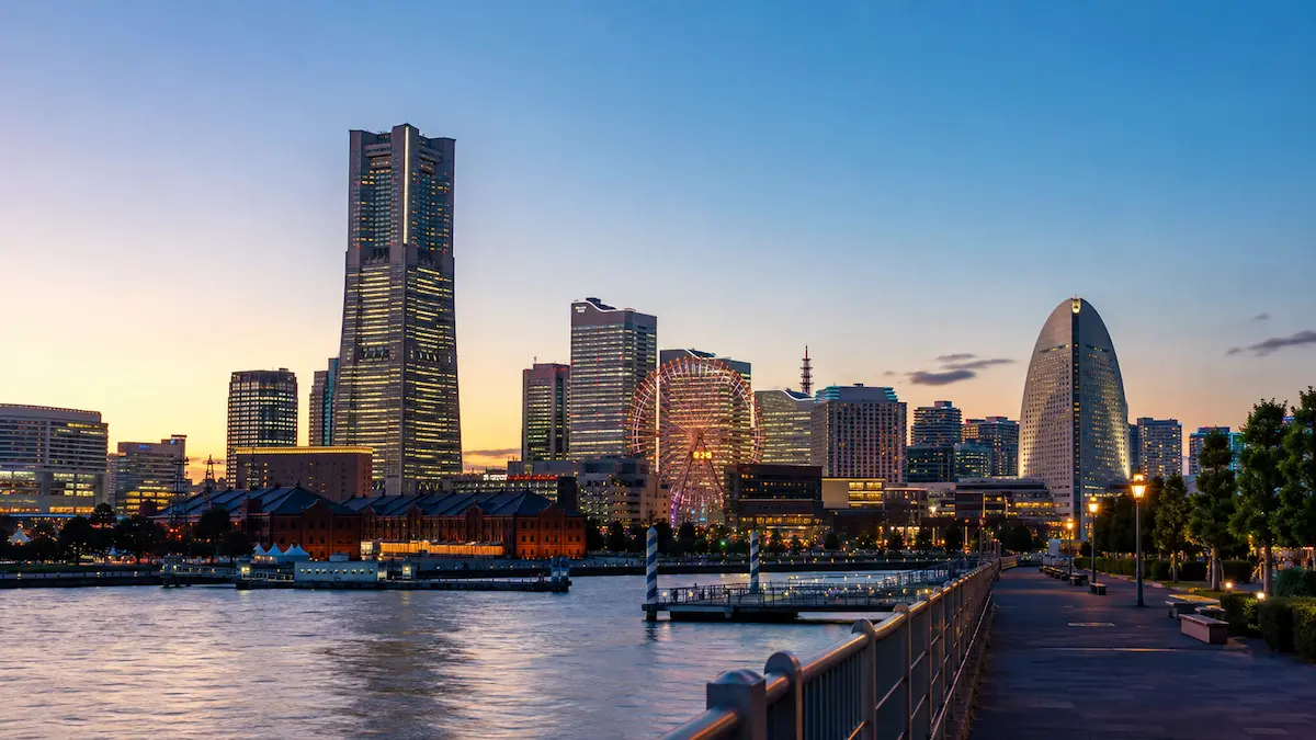 Yokohama skyline and airport transport guide from Haneda and Narita